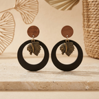 Boucles d’oreilles bohèmes noires en résine et bois – Esprit Nomade
