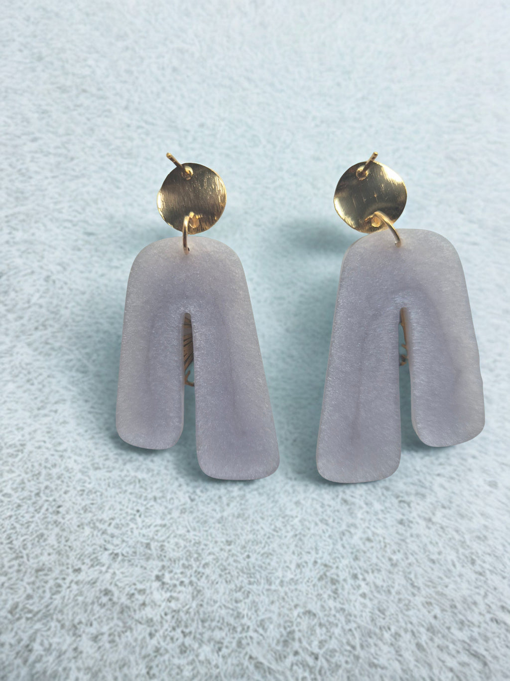 Aurore Lavande | Boucles d'oreilles bohèmes pendantes bleu lavande nacré