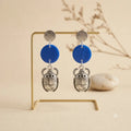 Boucles d’oreilles bohèmes Scarabée Azur – Résine bleue Lozen-k