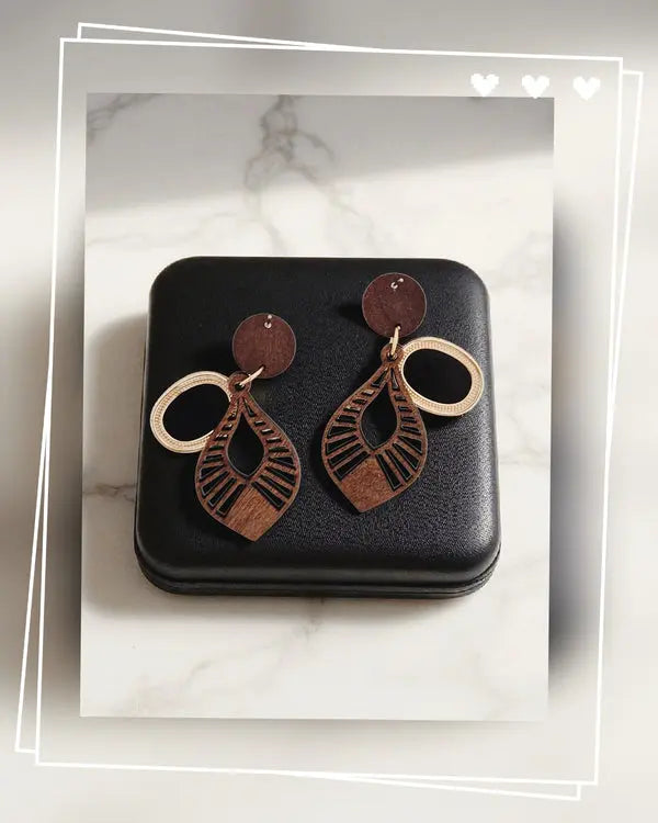 Eclat Solaire – Boucles d’oreilles en bois & laiton doré Lozen-k