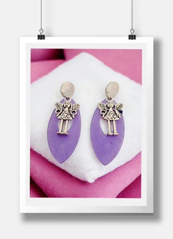 Boucles d’oreilles féeriques en résine violette & fée argentée