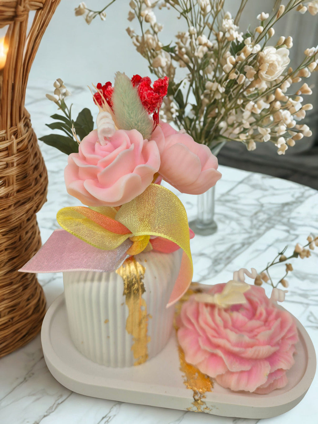 Bougie parfumée Tendresse Florale – Vase décoratif, bouquet en cire & bougie pivoine Lozen-k