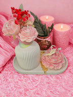 Bougie parfumée Tendresse Florale – Vase décoratif, bouquet en cire & bougie pivoine Lozen-k