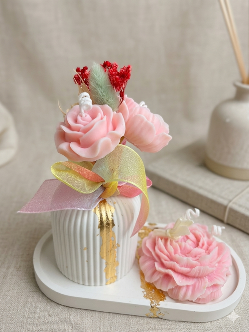 Bougie parfumée Tendresse Florale – Vase décoratif, bouquet en cire & bougie pivoine Lozen-k