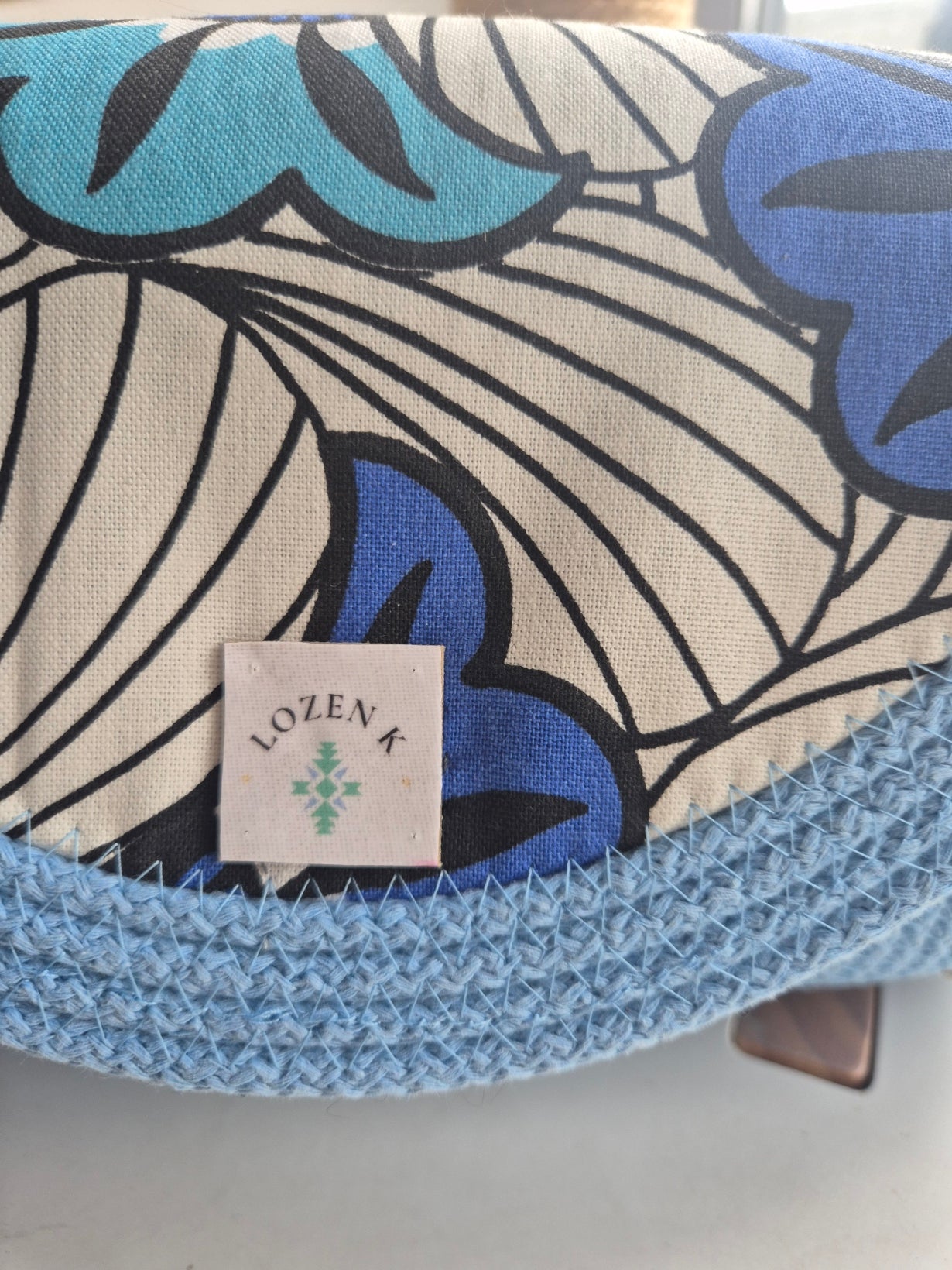 Sac Bandoulière en Corde Bleu Ciel & Rabat Wax Fleuri – Sac Bohème Chic Lozen-k