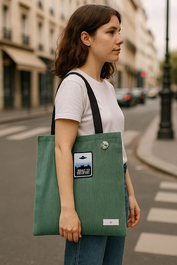 Tote Bag doublé velours vert sapin avec sticker et pin’s