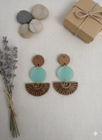 Éventail Jade Nomade – Boucles d’oreilles en résine & bois Lozen-k