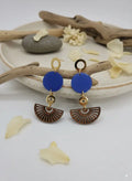 Boucles d’oreilles Mystic Azura – Résine bleue marine, bois Lozen-k