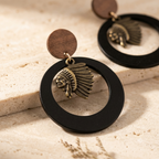 Boucles d’oreilles bohèmes noires en résine et bois – Esprit Nomade