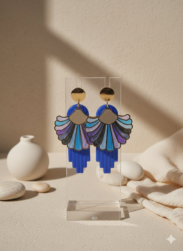 Éventail Azur – Boucles d’oreilles en résine bleue