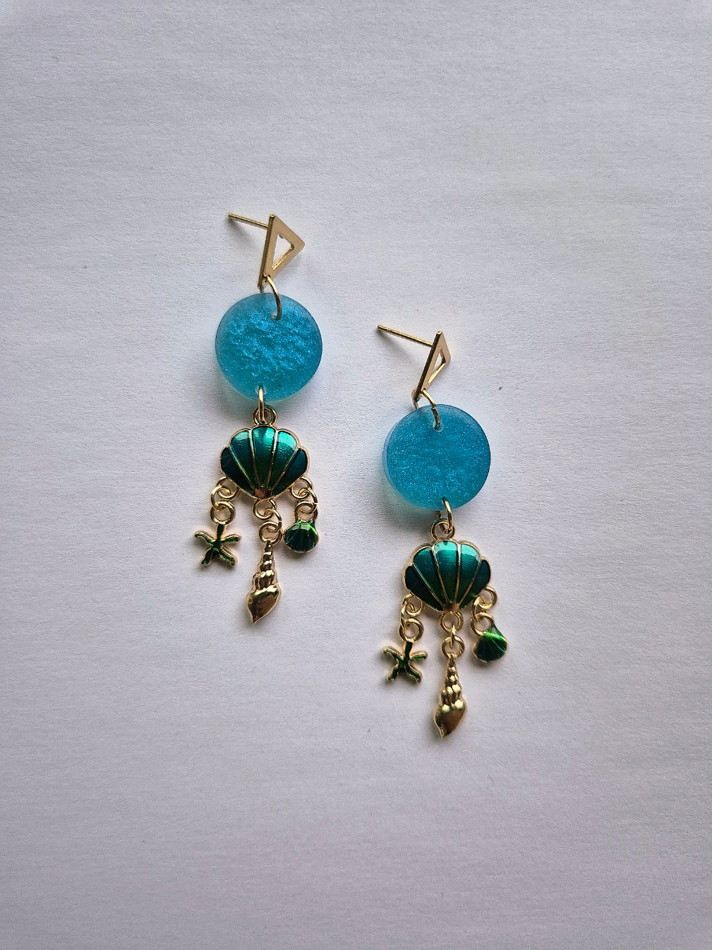 Boucles d'oreilles bohèmes bleu lagon nacré | Trésor des Lagons
